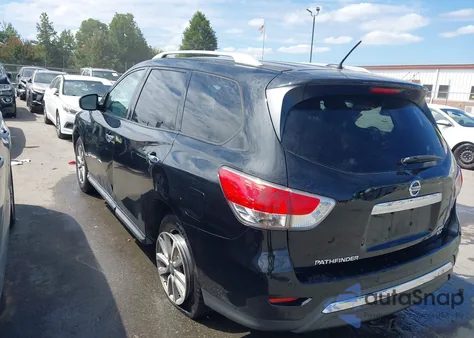 2015 Nissan Pathfinder Platinum/S/Sl/Sv z USA, uszkodzony, nr VIN 5N1AR2MM1FC635119